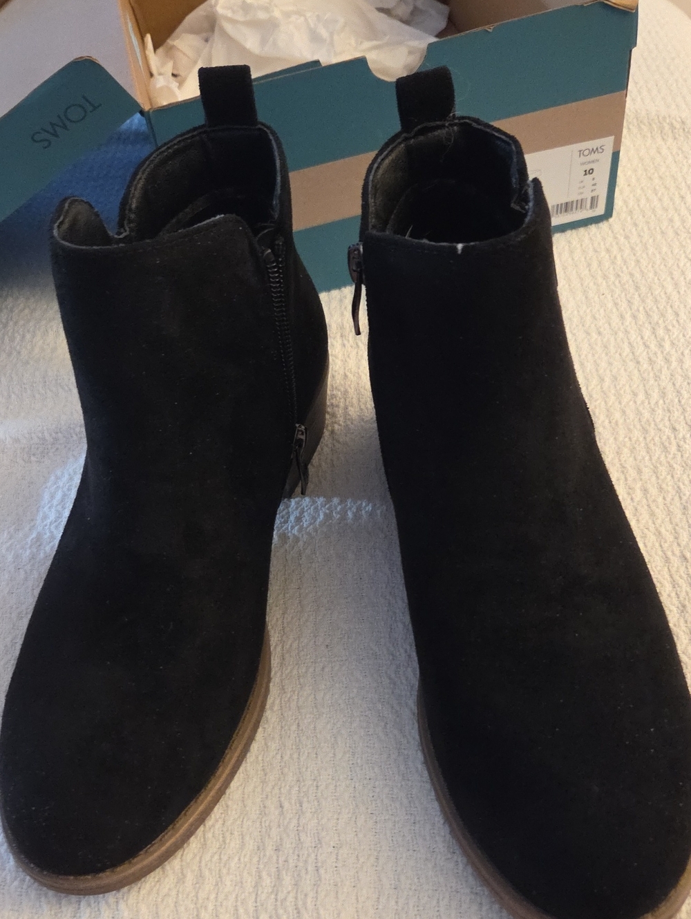 Jeossy Milan Black Suede Side-Zip Ankle Booties. Never Worn.